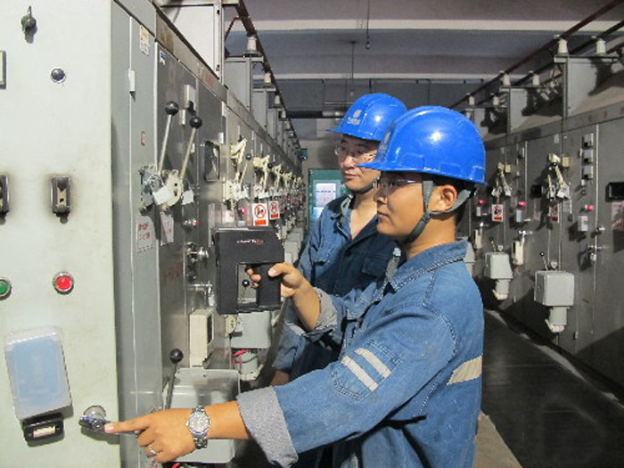 电力人士如何对高压开关柜进行检查和维护