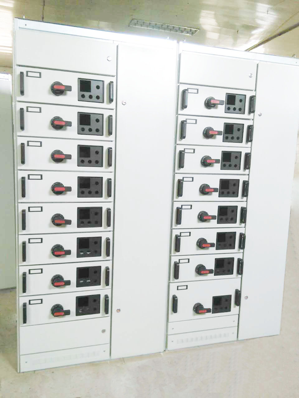 低压配电柜的维护和安全操作